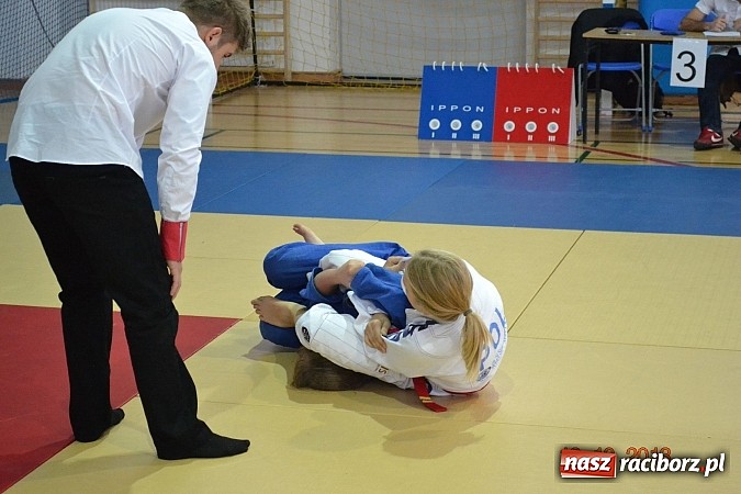 Zdjęcie w galerii na portalu naszraciborz.pl: Łamator z workiem złotych medali wiadomości z regionu