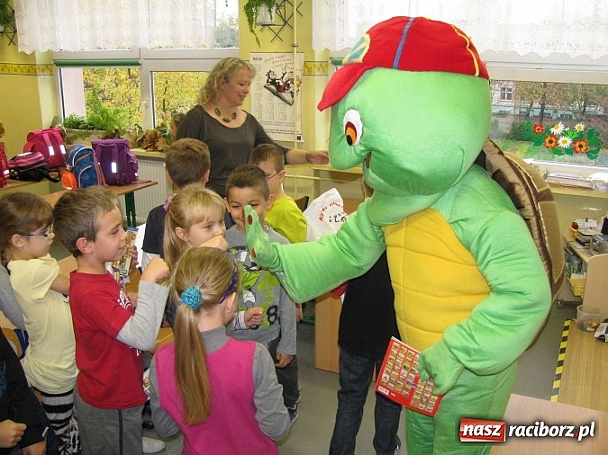 Zdjęcie w galerii na portalu naszraciborz.pl: Ż&oacute;łwik Franklin w SP 15 wiadomości z regionu