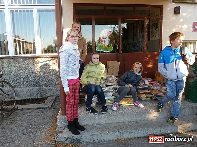 Zdjęcie w galerii na portalu naszraciborz.pl: Zbiórka makulatury w ZSP Borucinie wiadomości z regionu