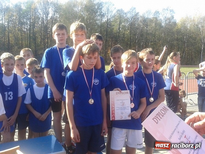 Zdjęcie w galerii na portalu naszraciborz.pl: Uczniowie SP 15 wicemistrzami Śląska w przełajach wiadomości z regionu