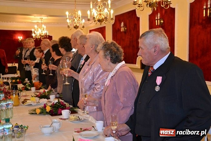 Zdjęcie w galerii na portalu naszraciborz.pl: W kuźniańskim magistracie świętowano złote gody wiadomości z regionu