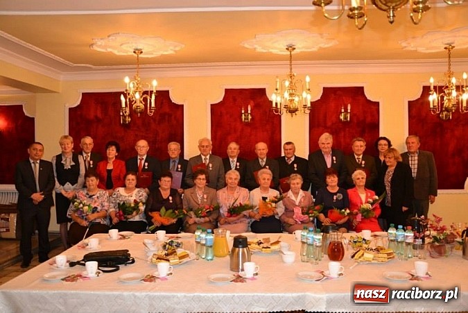 Zdjęcie w galerii na portalu naszraciborz.pl: W kuźniańskim magistracie świętowano złote gody wiadomości z regionu