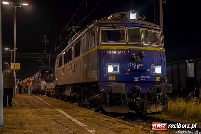 Zdjęcie w galerii na portalu naszraciborz.pl: Superszybkie Pendolino na stacji w Chałupkach wiadomości z regionu