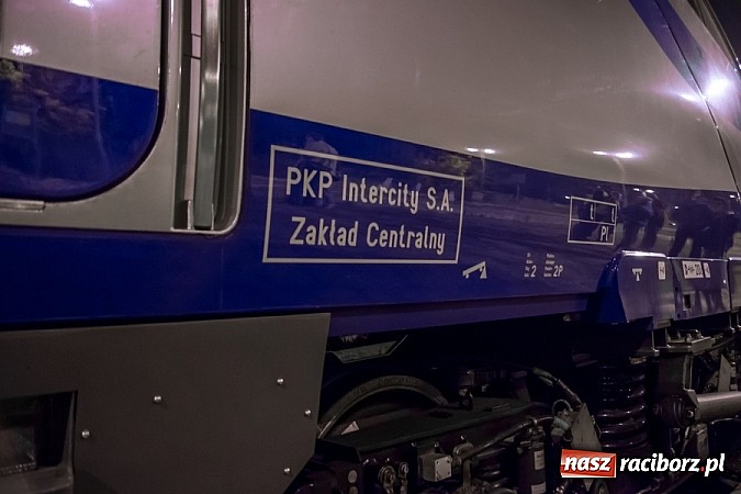 Zdjęcie w galerii na portalu naszraciborz.pl: Superszybkie Pendolino na stacji w Chałupkach wiadomości z regionu
