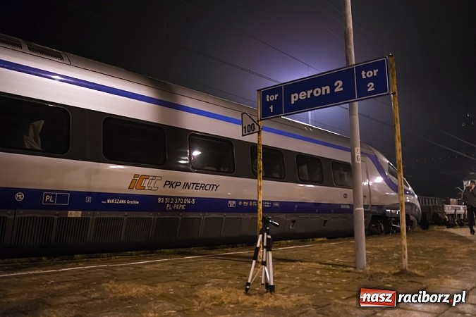 Zdjęcie w galerii na portalu naszraciborz.pl: Superszybkie Pendolino na stacji w Chałupkach wiadomości z regionu