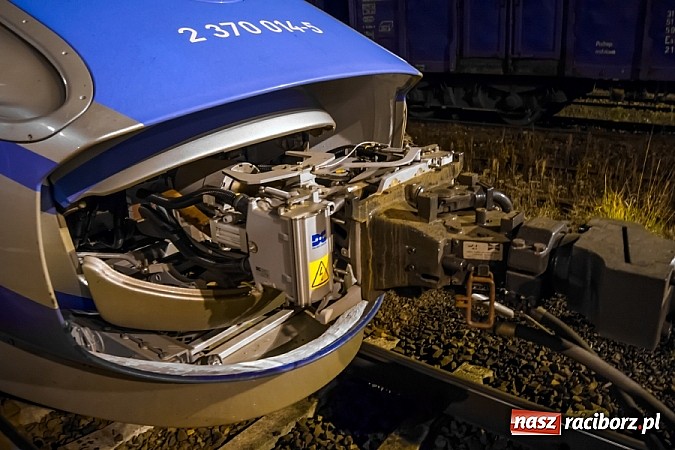 Zdjęcie w galerii na portalu naszraciborz.pl: Superszybkie Pendolino na stacji w Chałupkach wiadomości z regionu