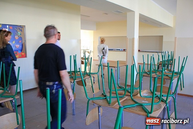 Zdjęcie w galerii na portalu naszraciborz.pl: Radni z wizytą w SP 15. Jak przebiega remont? wiadomości z regionu