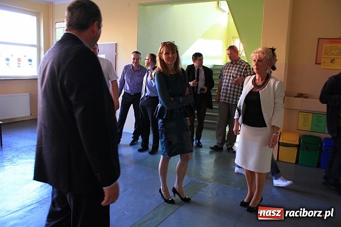 Zdjęcie w galerii na portalu naszraciborz.pl: Radni z wizytą w SP 15. Jak przebiega remont? wiadomości z regionu