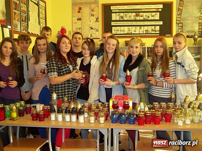 Zdjęcie w galerii na portalu naszraciborz.pl: VII edycja akcji Podaruj znicz na Kresy wiadomości z regionu