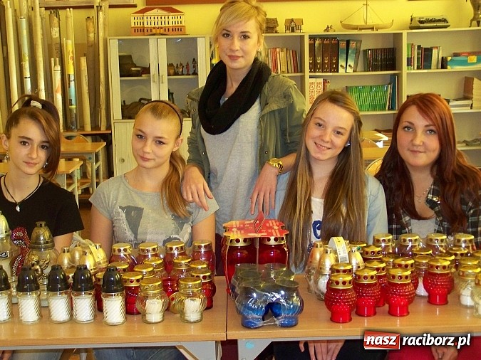 Zdjęcie w galerii na portalu naszraciborz.pl: VII edycja akcji Podaruj znicz na Kresy wiadomości z regionu