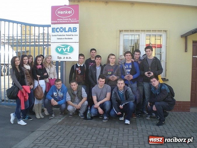 Zdjęcie w galerii na portalu naszraciborz.pl: Logistycy i spedytorzy z ZSE z wizytą w firmie Henkel wiadomości z regionu