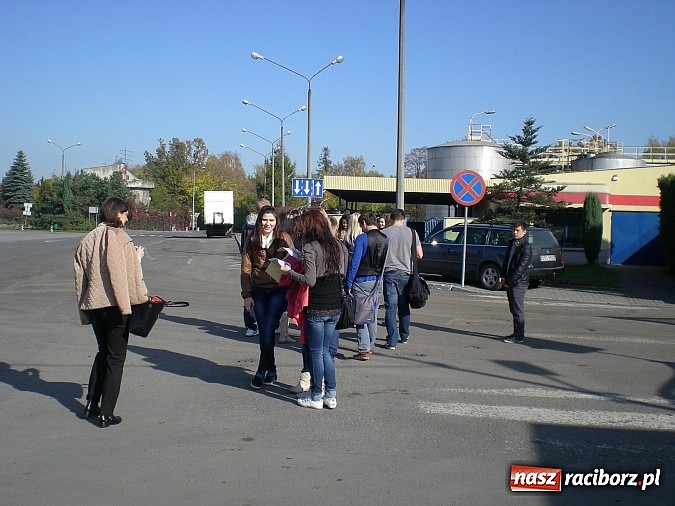 Zdjęcie w galerii na portalu naszraciborz.pl: Logistycy i spedytorzy z ZSE z wizytą w firmie Henkel wiadomości z regionu