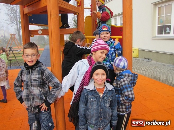 Zdjęcie w galerii na portalu naszraciborz.pl: Plac zabaw na Ocicach jest już oficjalnie otwarty wiadomości z regionu