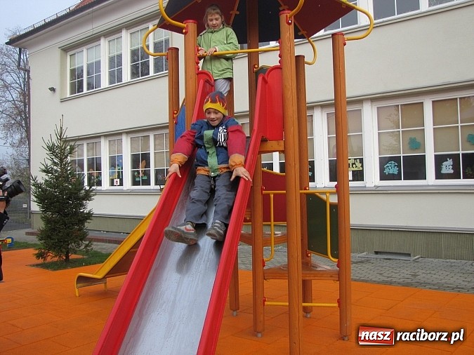 Zdjęcie w galerii na portalu naszraciborz.pl: Plac zabaw na Ocicach jest już oficjalnie otwarty wiadomości z regionu