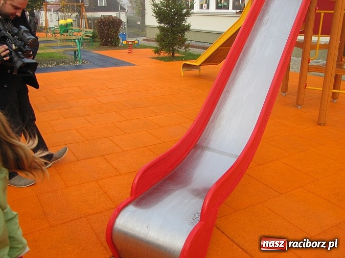 Zdjęcie w galerii na portalu naszraciborz.pl: Plac zabaw na Ocicach jest już oficjalnie otwarty wiadomości z regionu
