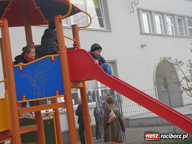 Zdjęcie w galerii na portalu naszraciborz.pl: Plac zabaw na Ocicach jest już oficjalnie otwarty wiadomości z regionu