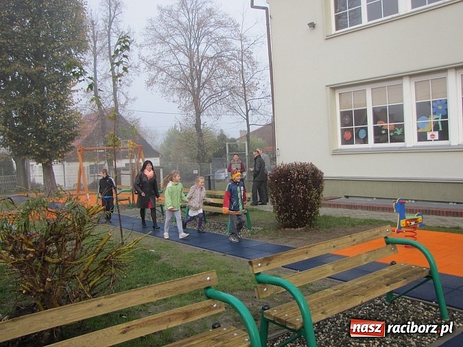 Zdjęcie w galerii na portalu naszraciborz.pl: Plac zabaw na Ocicach jest już oficjalnie otwarty wiadomości z regionu