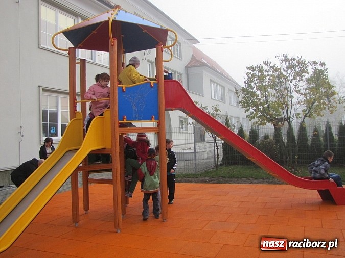 Zdjęcie w galerii na portalu naszraciborz.pl: Plac zabaw na Ocicach jest już oficjalnie otwarty wiadomości z regionu