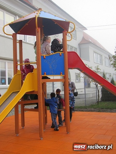 Zdjęcie w galerii na portalu naszraciborz.pl: Plac zabaw na Ocicach jest już oficjalnie otwarty wiadomości z regionu
