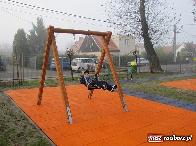 Zdjęcie w galerii na portalu naszraciborz.pl: Plac zabaw na Ocicach jest już oficjalnie otwarty wiadomości z regionu