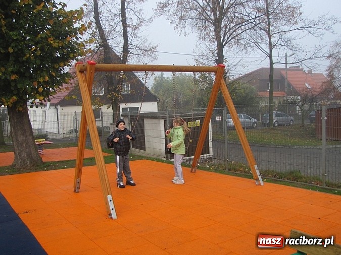 Zdjęcie w galerii na portalu naszraciborz.pl: Plac zabaw na Ocicach jest już oficjalnie otwarty wiadomości z regionu
