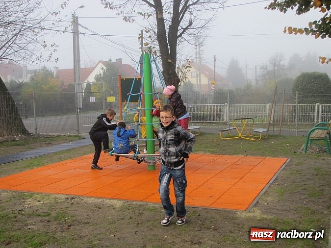 Zdjęcie w galerii na portalu naszraciborz.pl: Plac zabaw na Ocicach jest już oficjalnie otwarty wiadomości z regionu