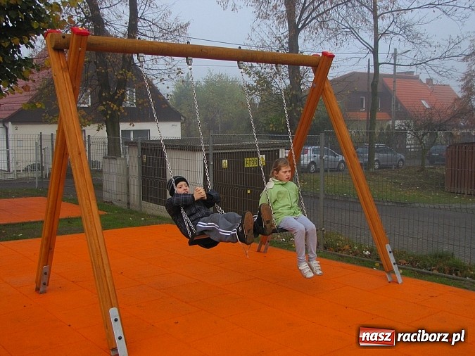 Zdjęcie w galerii na portalu naszraciborz.pl: Plac zabaw na Ocicach jest już oficjalnie otwarty wiadomości z regionu