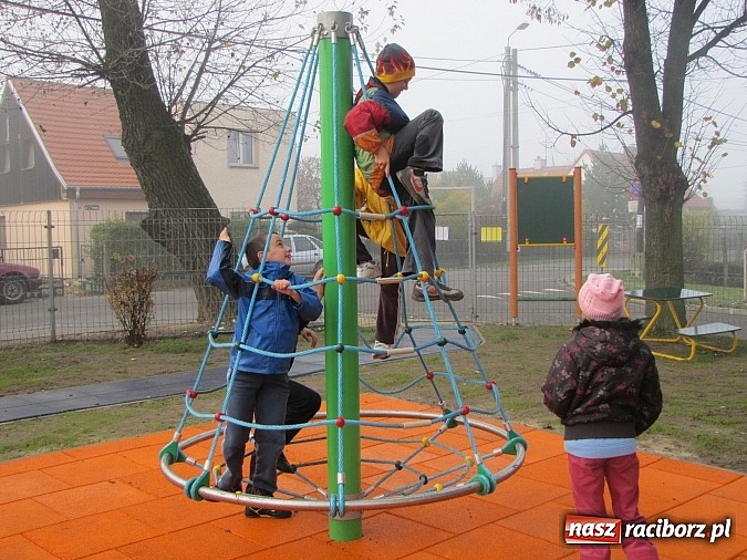 Zdjęcie w galerii na portalu naszraciborz.pl: Plac zabaw na Ocicach jest już oficjalnie otwarty wiadomości z regionu