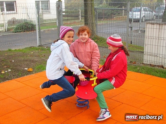 Zdjęcie w galerii na portalu naszraciborz.pl: Plac zabaw na Ocicach jest już oficjalnie otwarty wiadomości z regionu