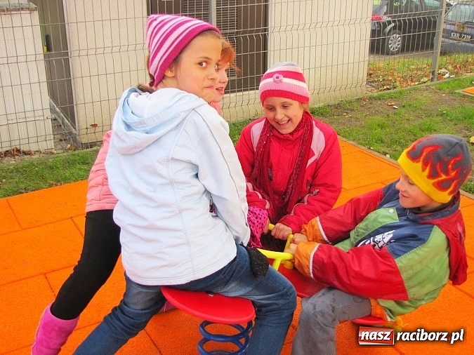 Zdjęcie w galerii na portalu naszraciborz.pl: Plac zabaw na Ocicach jest już oficjalnie otwarty wiadomości z regionu