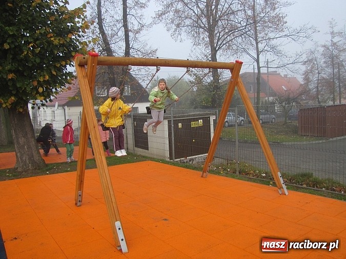 Zdjęcie w galerii na portalu naszraciborz.pl: Plac zabaw na Ocicach jest już oficjalnie otwarty wiadomości z regionu