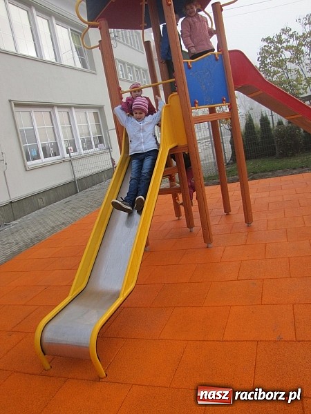 Zdjęcie w galerii na portalu naszraciborz.pl: Plac zabaw na Ocicach jest już oficjalnie otwarty wiadomości z regionu