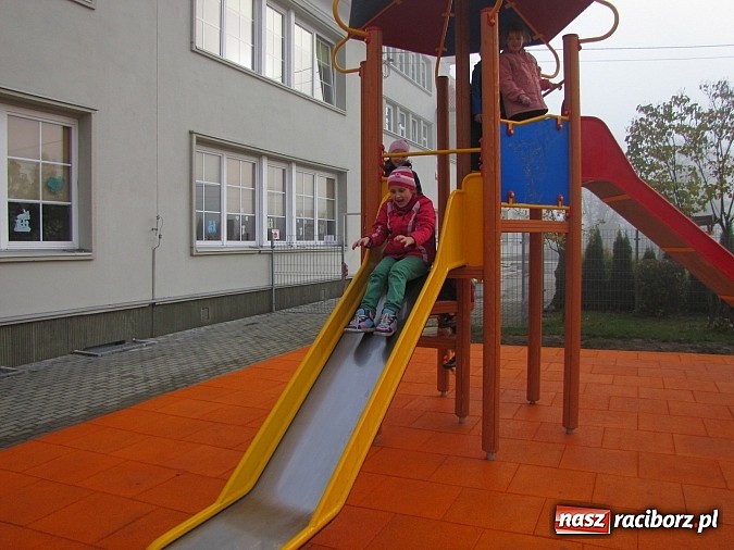 Zdjęcie w galerii na portalu naszraciborz.pl: Plac zabaw na Ocicach jest już oficjalnie otwarty wiadomości z regionu