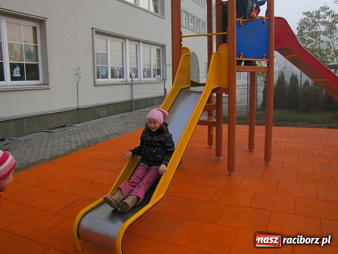 Zdjęcie w galerii na portalu naszraciborz.pl: Plac zabaw na Ocicach jest już oficjalnie otwarty wiadomości z regionu