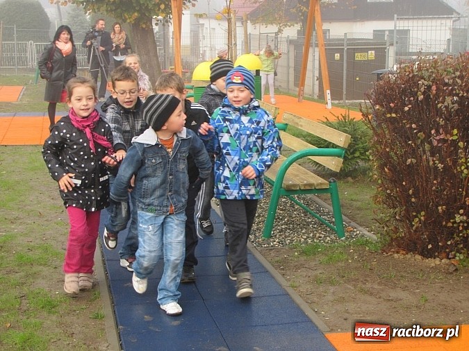 Zdjęcie w galerii na portalu naszraciborz.pl: Plac zabaw na Ocicach jest już oficjalnie otwarty wiadomości z regionu