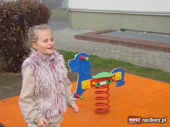 Zdjęcie w galerii na portalu naszraciborz.pl: Plac zabaw na Ocicach jest już oficjalnie otwarty wiadomości z regionu
