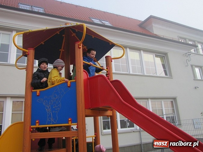 Zdjęcie w galerii na portalu naszraciborz.pl: Plac zabaw na Ocicach jest już oficjalnie otwarty wiadomości z regionu