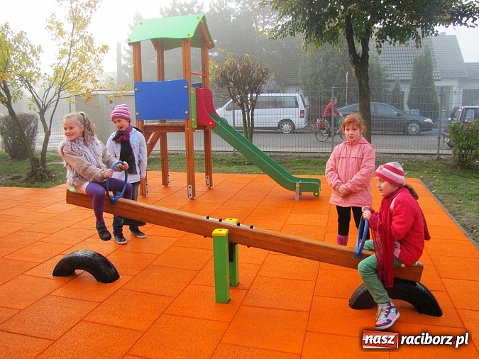 Zdjęcie w galerii na portalu naszraciborz.pl: Plac zabaw na Ocicach jest już oficjalnie otwarty wiadomości z regionu