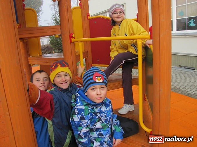 Zdjęcie w galerii na portalu naszraciborz.pl: Plac zabaw na Ocicach jest już oficjalnie otwarty wiadomości z regionu