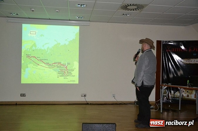 Zdjęcie w galerii na portalu naszraciborz.pl: Blok szkolny rozpoczął WIATRAKI 2013 wiadomości z regionu