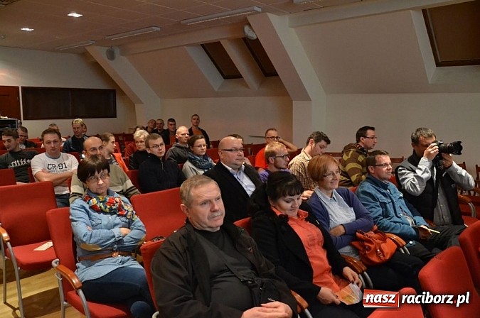 Zdjęcie w galerii na portalu naszraciborz.pl: Na zamku ruszyły 10. jubileuszowe Wiatraki wiadomości z regionu