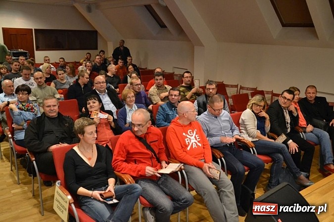 Zdjęcie w galerii na portalu naszraciborz.pl: Na zamku ruszyły 10. jubileuszowe Wiatraki wiadomości z regionu