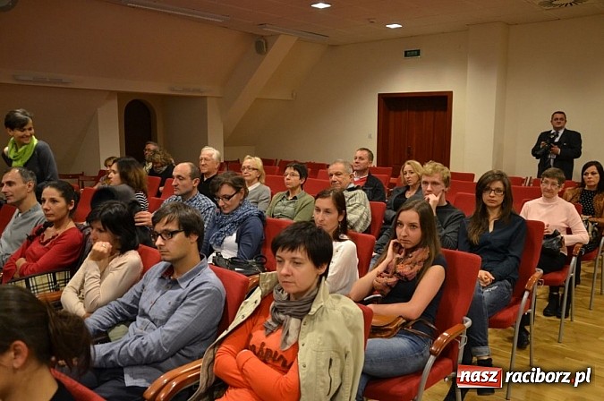 Zdjęcie w galerii na portalu naszraciborz.pl: Na zamku ruszyły 10. jubileuszowe Wiatraki wiadomości z regionu