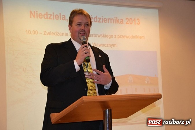 Zdjęcie w galerii na portalu naszraciborz.pl: Na zamku ruszyły 10. jubileuszowe Wiatraki wiadomości z regionu