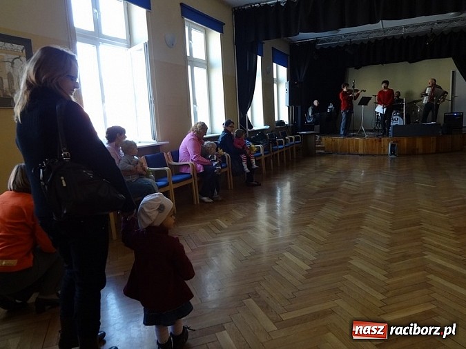 Zdjęcie w galerii na portalu naszraciborz.pl: W Strzesze ruszyła trzecia grupa Fiku-miku wiadomości z regionu