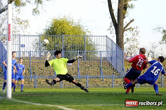 Zdjęcie w galerii na portalu naszraciborz.pl: Sensacja przy Srebrnej. Unia pokonała Krupińskiego Suszec wiadomości z regionu