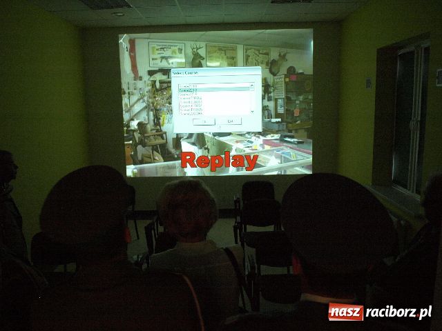 Zdjęcie w galerii na portalu naszraciborz.pl: Przewodniczący Wojnar chwycił za broń wiadomości z regionu