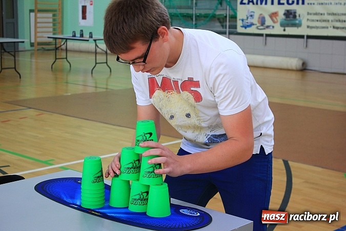 Zdjęcie w galerii na portalu naszraciborz.pl: 140 zawodników na Mistrzostwach Polski w Speed Stacks w Raciborzu wiadomości z regionu