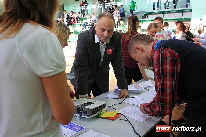 Zdjęcie w galerii na portalu naszraciborz.pl: 140 zawodników na Mistrzostwach Polski w Speed Stacks w Raciborzu wiadomości z regionu