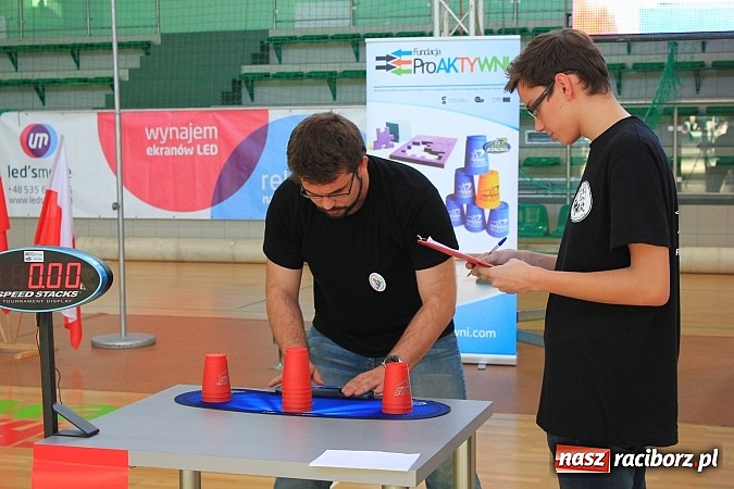 Zdjęcie w galerii na portalu naszraciborz.pl: 140 zawodników na Mistrzostwach Polski w Speed Stacks w Raciborzu wiadomości z regionu